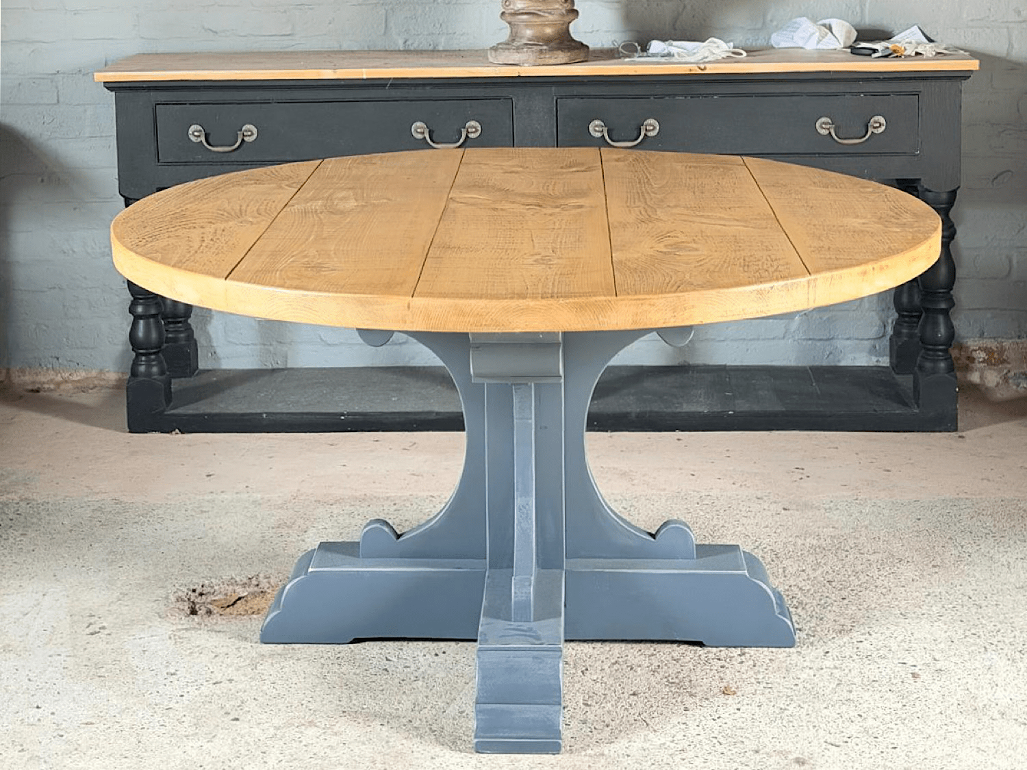 Round Castle Table